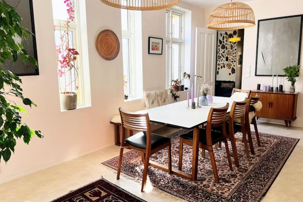 Spacious Historical Art Oasis In The City Center Bergen Exterior foto